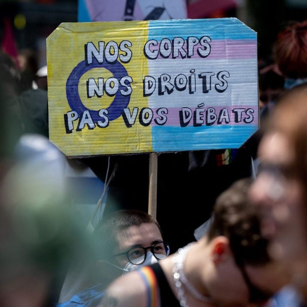 Projet de loi anti-trans : il ne faut pas dire que les transphobes sont transphobes