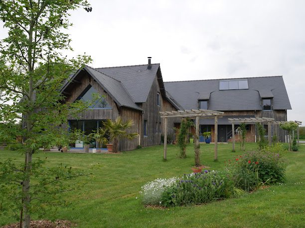 Abeille des onze ecluses (miels et chambres d'hotes) à Hede-Bazouges