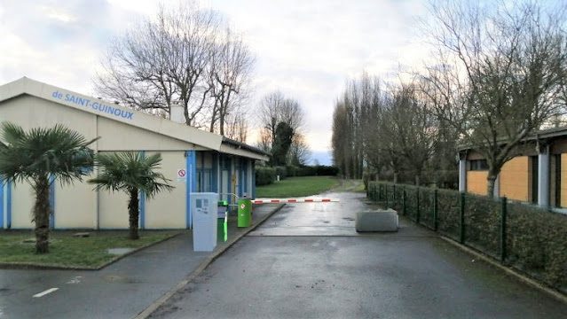 Aire Camping-Car Park à Saint-Guinoux