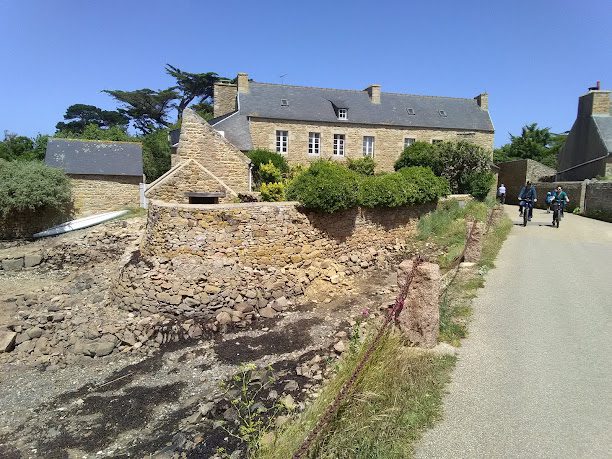 Aire Camping Car Pointe de l'Arcouest à Ploubazlanec