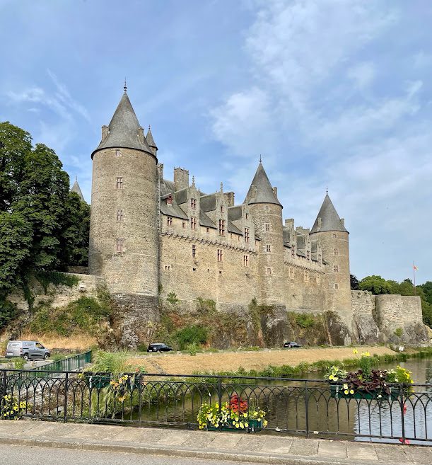 Aire Camping car Park payante à Josselin