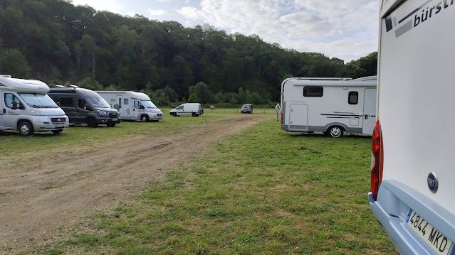 Aire camping car à Lanvallay