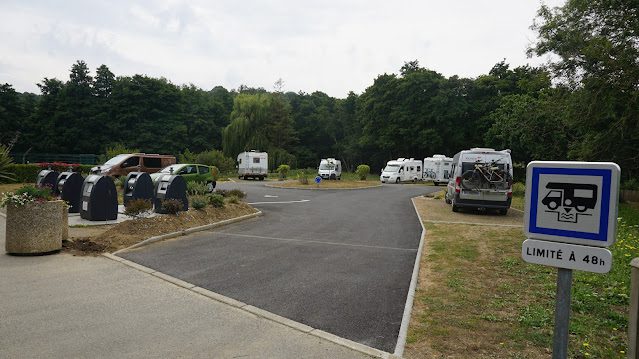 Aire de service et stationnement campig car à Saint-Jean-du-Doigt