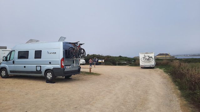 Parking voiture et camping-car à Guidel