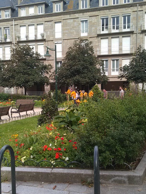 Place des Freres Lamennais à Saint-Malo